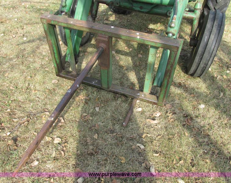 image for item AW9641 John Deere 3020 tractor