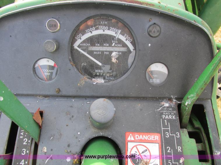 image for item AW9641 John Deere 3020 tractor