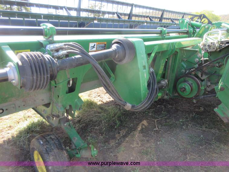 image for item BB9132 2009 John Deere 630D draper head
