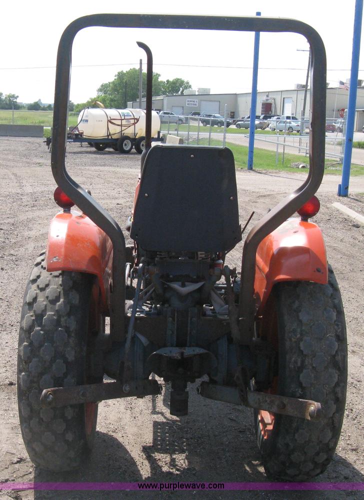 image for item H5321 1989 Kubota 2050 tractor