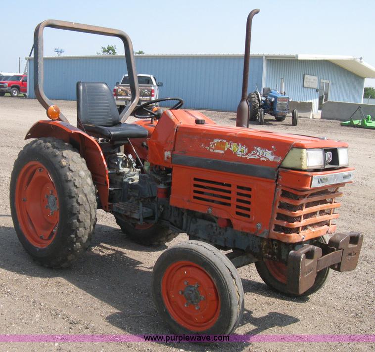 image for item H5321 1989 Kubota 2050 tractor