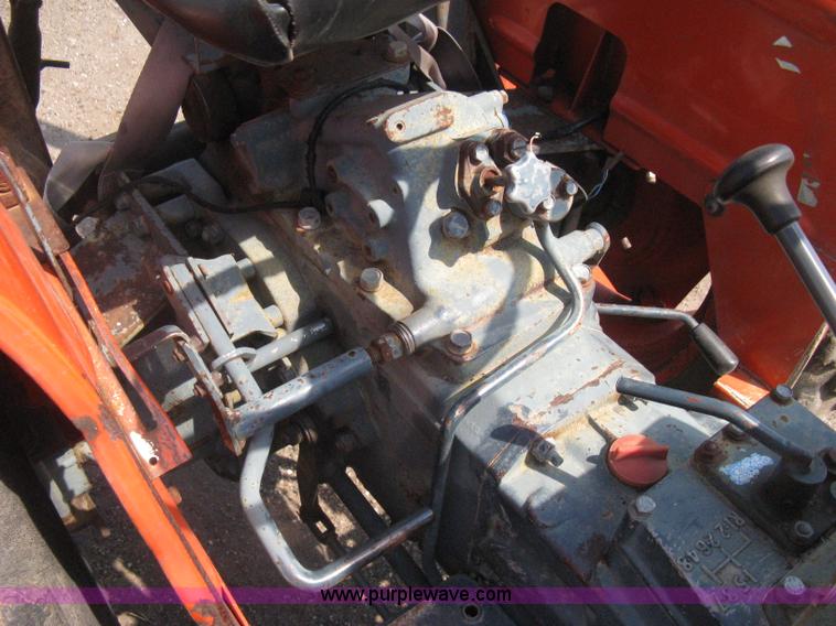 image for item H5321 1989 Kubota 2050 tractor