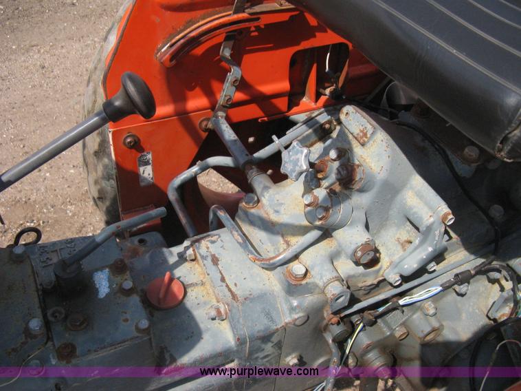 image for item H5321 1989 Kubota 2050 tractor