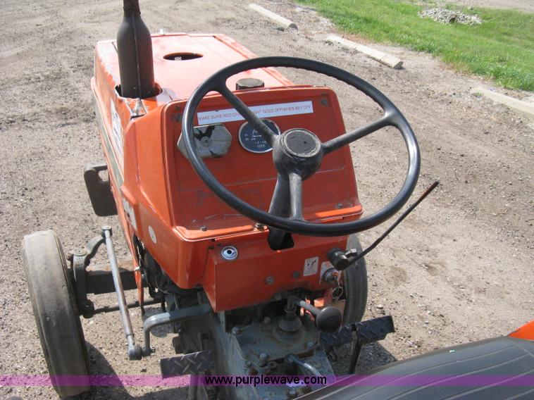 image for item H5321 1989 Kubota 2050 tractor