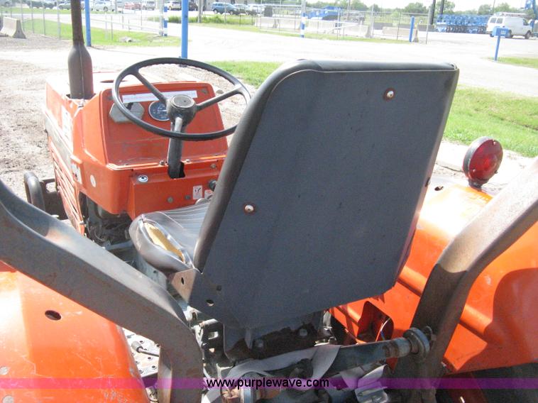 image for item H5321 1989 Kubota 2050 tractor