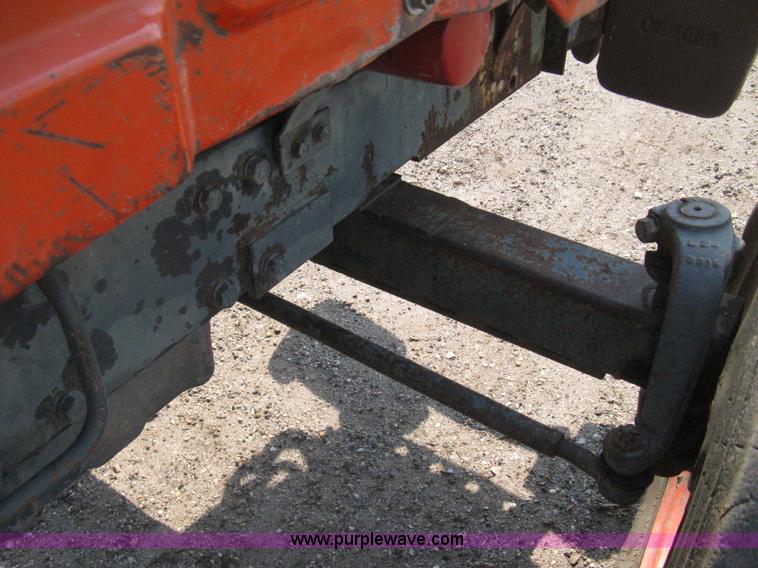 image for item H5321 1989 Kubota 2050 tractor