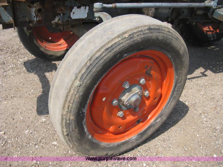image for item H5321 1989 Kubota 2050 tractor
