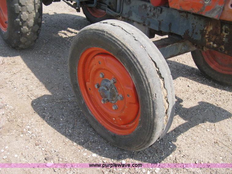 image for item H5321 1989 Kubota 2050 tractor