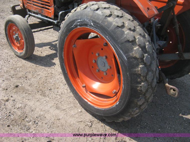 image for item H5321 1989 Kubota 2050 tractor