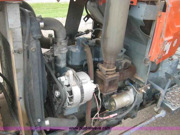 image for item H5321 1989 Kubota 2050 tractor