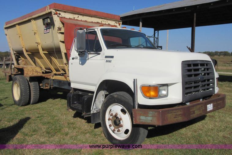 image for item I1903 1997 Ford F700 feed truck