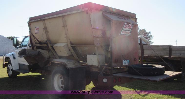 image for item I1903 1997 Ford F700 feed truck