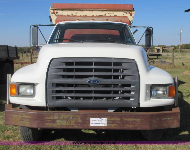 image for item I1903 1997 Ford F700 feed truck