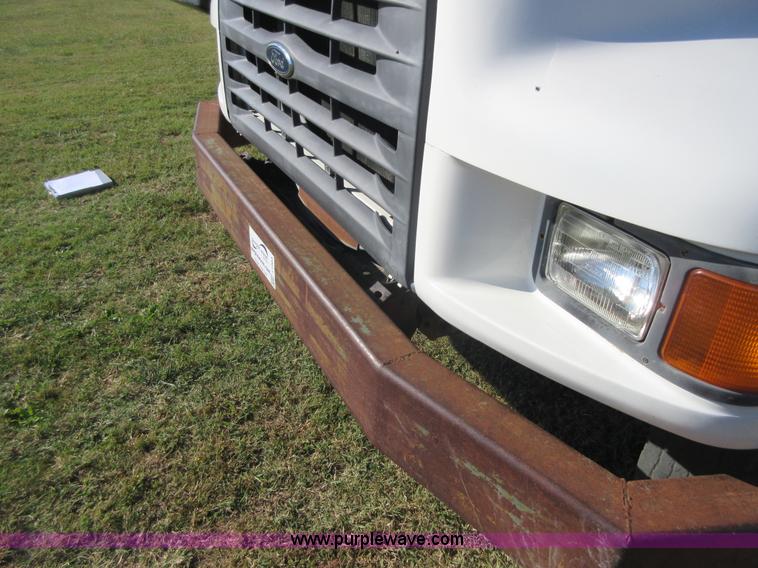 image for item I1903 1997 Ford F700 feed truck
