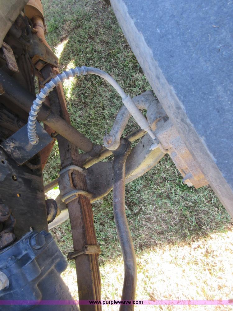 image for item I1903 1997 Ford F700 feed truck