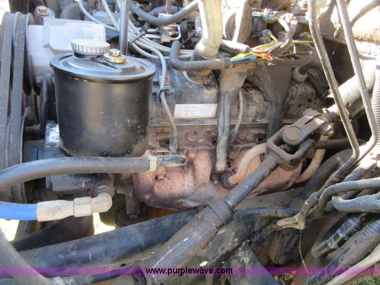 image for item I1903 1997 Ford F700 feed truck