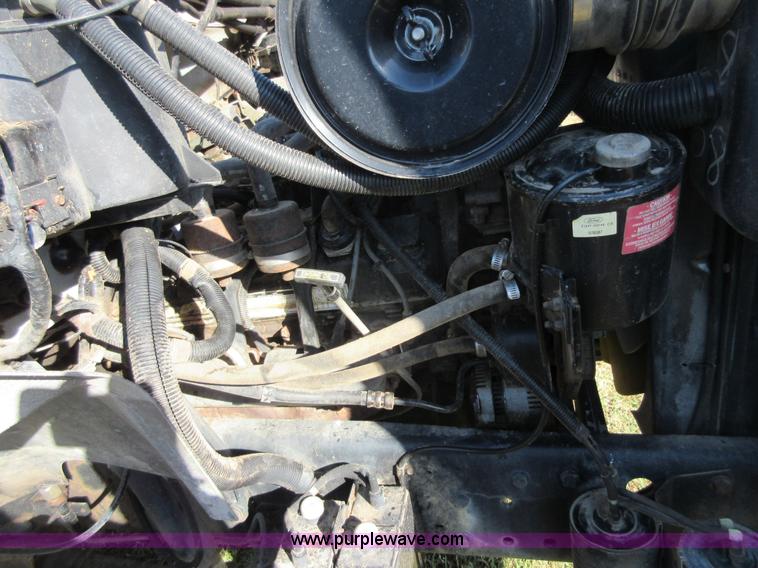 image for item I1903 1997 Ford F700 feed truck