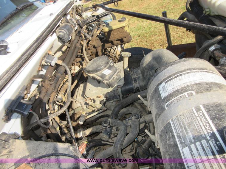 image for item I1903 1997 Ford F700 feed truck