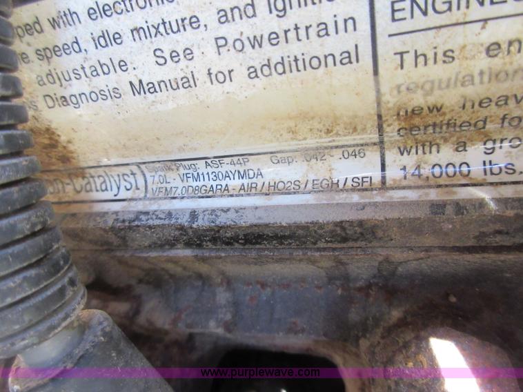 image for item I1903 1997 Ford F700 feed truck