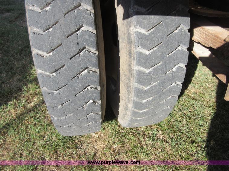 image for item I1903 1997 Ford F700 feed truck