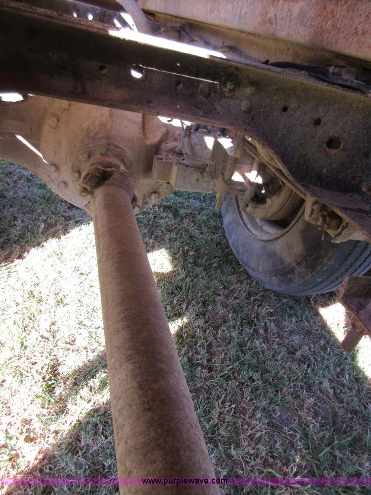 image for item I1903 1997 Ford F700 feed truck