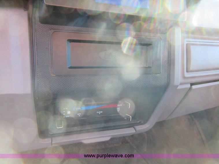 image for item I1903 1997 Ford F700 feed truck