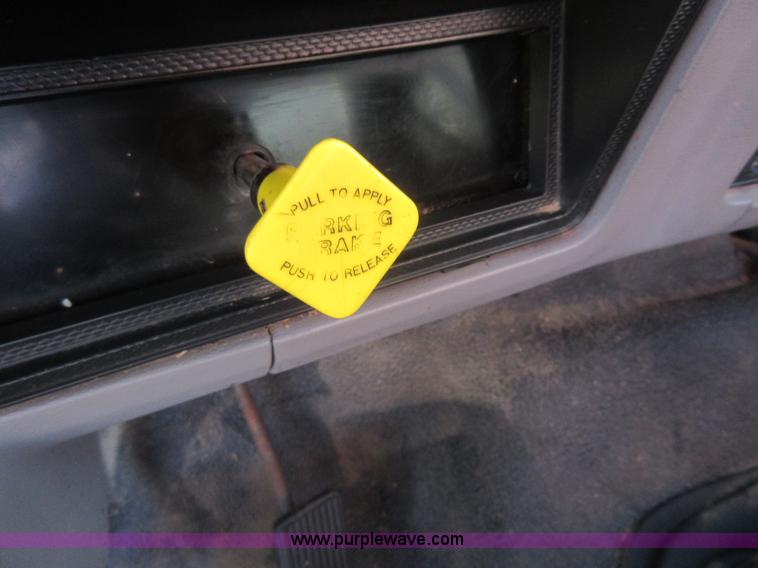 image for item I1903 1997 Ford F700 feed truck