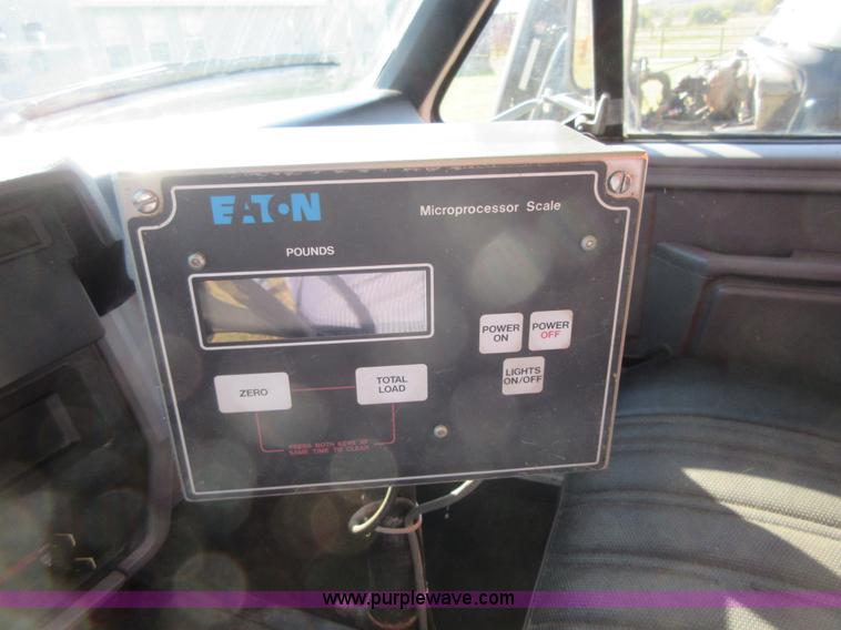 image for item I1903 1997 Ford F700 feed truck