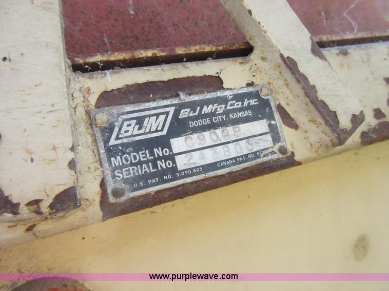 image for item I1903 1997 Ford F700 feed truck