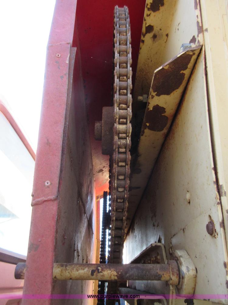 image for item I1903 1997 Ford F700 feed truck