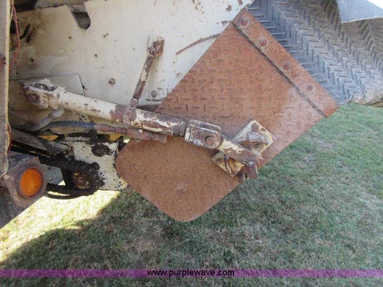 image for item I1903 1997 Ford F700 feed truck