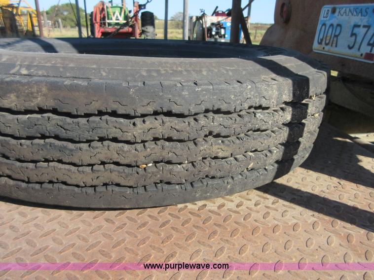 image for item I1903 1997 Ford F700 feed truck