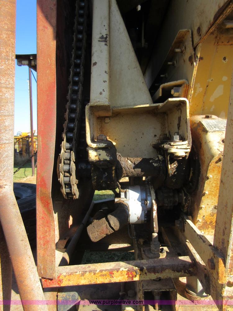 image for item I1903 1997 Ford F700 feed truck