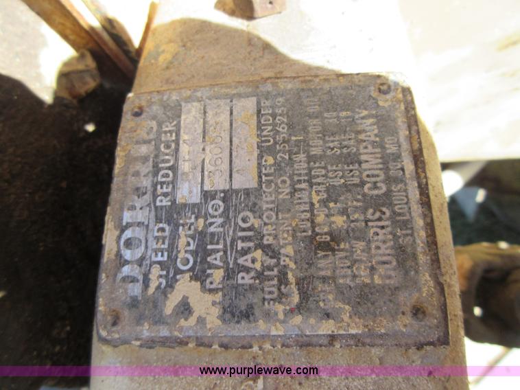 image for item I1903 1997 Ford F700 feed truck