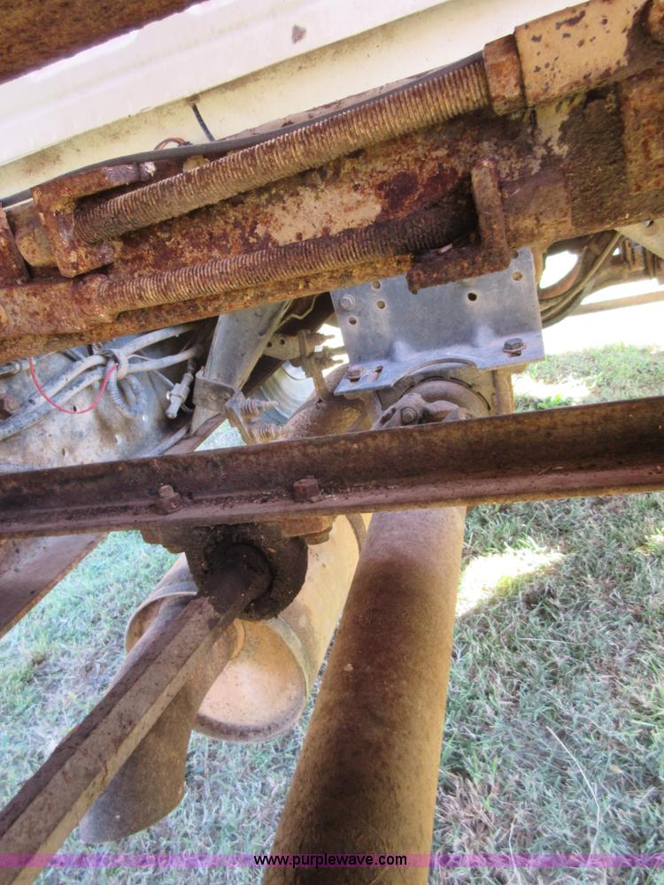 image for item I1903 1997 Ford F700 feed truck