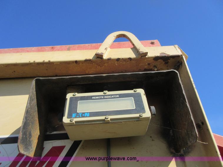 image for item I1903 1997 Ford F700 feed truck