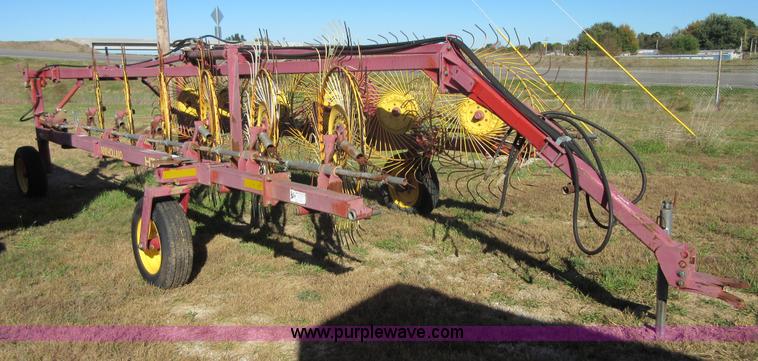 image for item I1917 New Holland HT154 hay rake