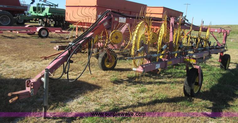 image for item I1917 New Holland HT154 hay rake