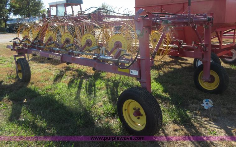 image for item I1917 New Holland HT154 hay rake