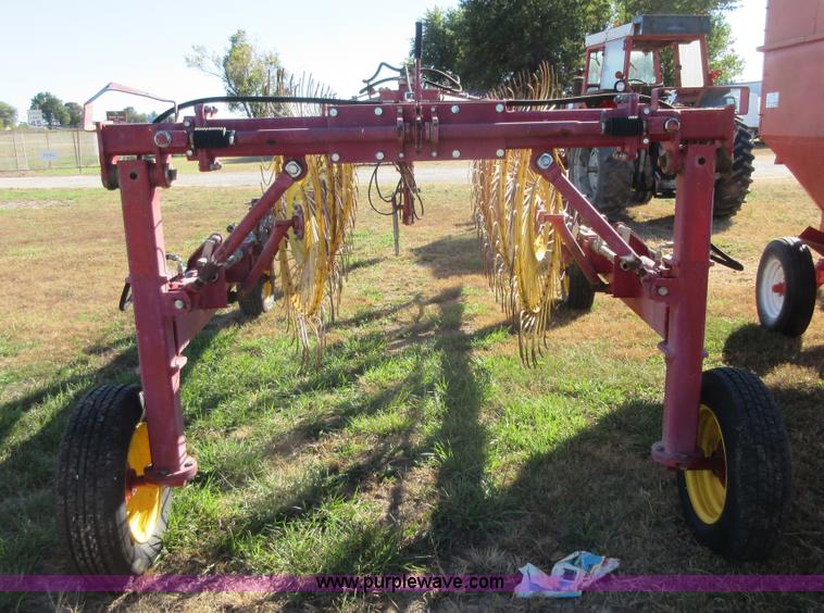 image for item I1917 New Holland HT154 hay rake