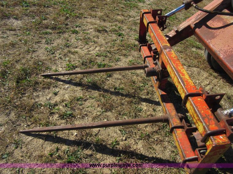 image for item I1918 1974 Massey-Ferguson 1105 tractor