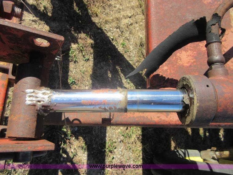 image for item I1918 1974 Massey-Ferguson 1105 tractor