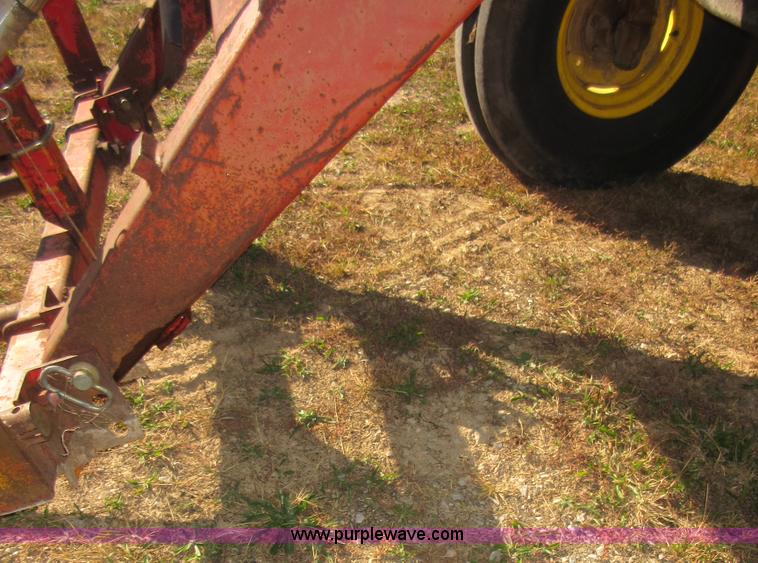 image for item I1918 1974 Massey-Ferguson 1105 tractor