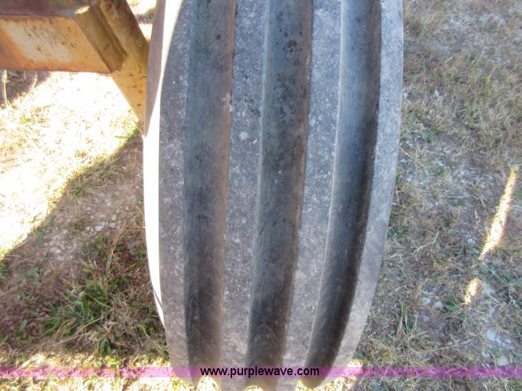 image for item I1918 1974 Massey-Ferguson 1105 tractor