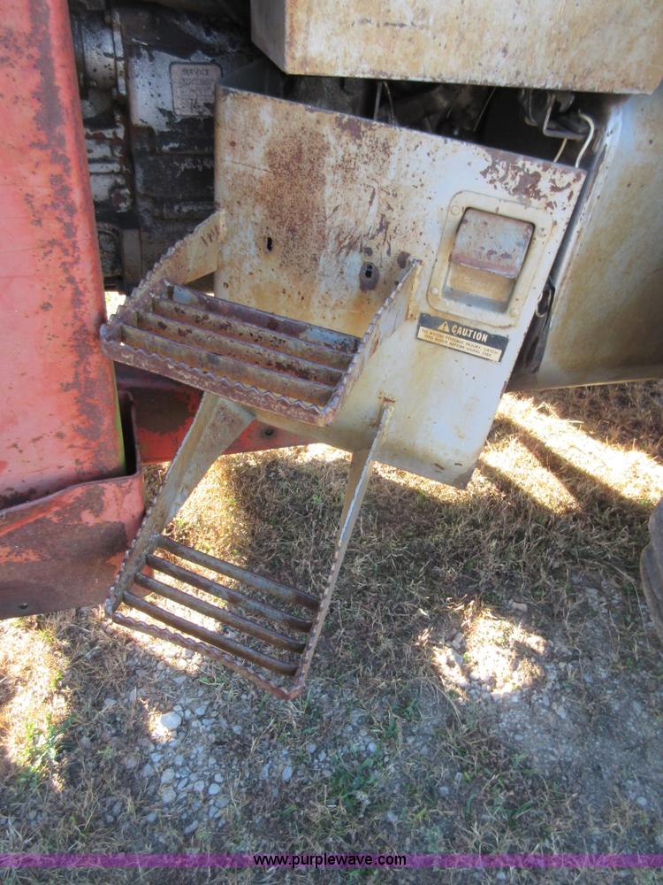image for item I1918 1974 Massey-Ferguson 1105 tractor