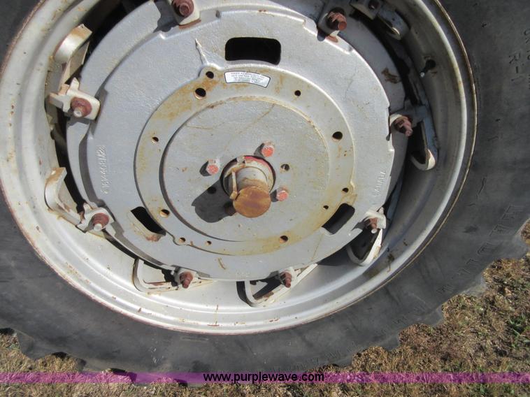 image for item I1918 1974 Massey-Ferguson 1105 tractor