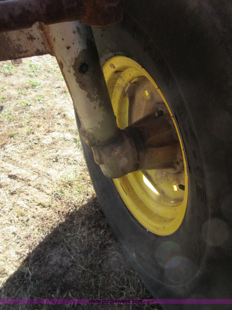 image for item I1918 1974 Massey-Ferguson 1105 tractor