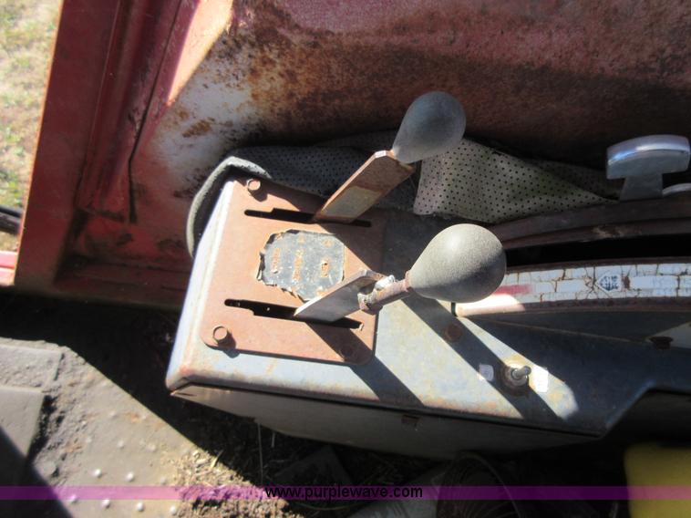 image for item I1918 1974 Massey-Ferguson 1105 tractor