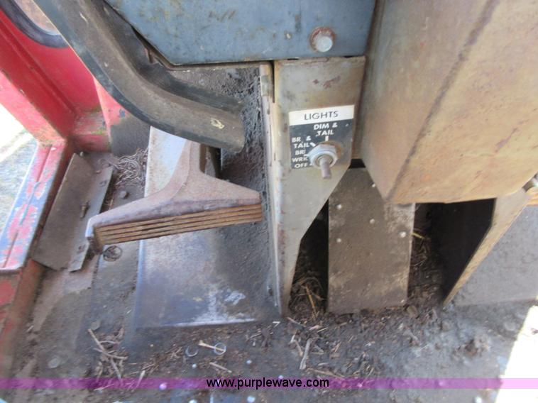 image for item I1918 1974 Massey-Ferguson 1105 tractor