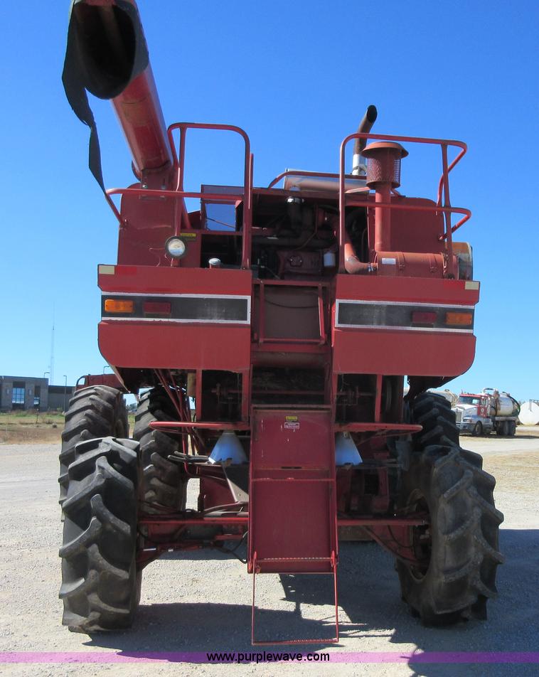 image for item I1920 1982 International 1460 RWA combine